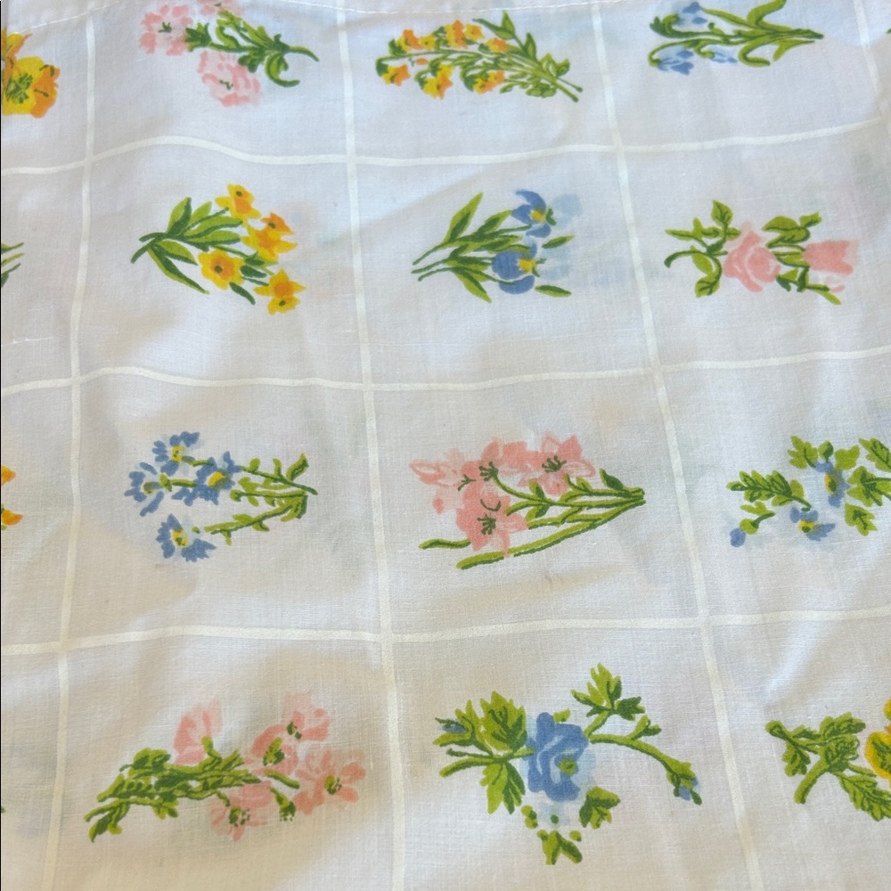 Vintage Utica Flowerbox  Patterned Pillowcase